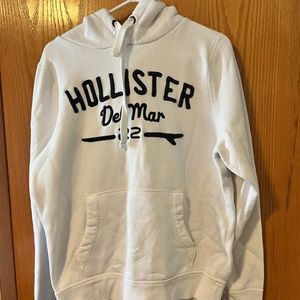 Hollister hoodie for sale. Very warm! Size XL.